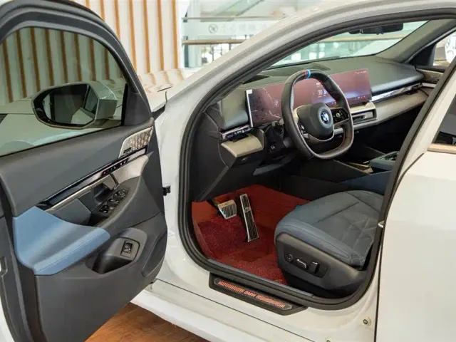 BMW 5 Series — Фото автомобиля 13