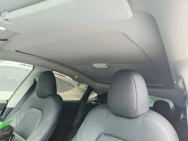 Tesla Model Y — Фото автомобиля 17
