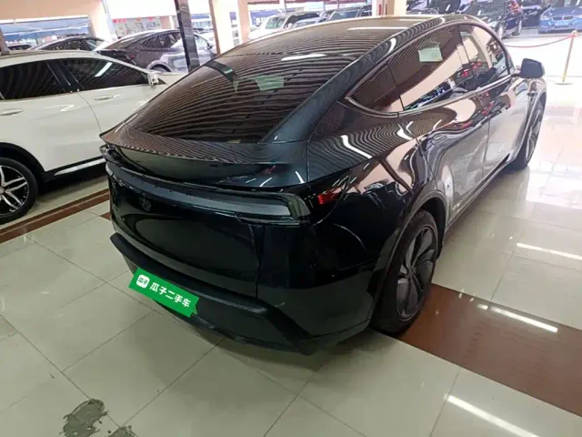 Tesla Model Y — Фото автомобиля 6