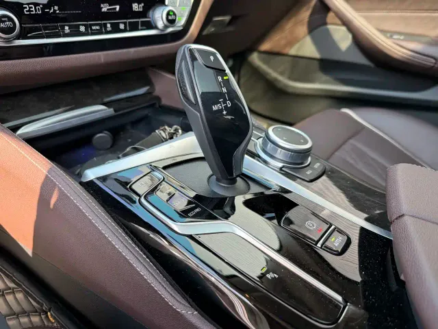 BMW 5 Series — Фото автомобиля 16