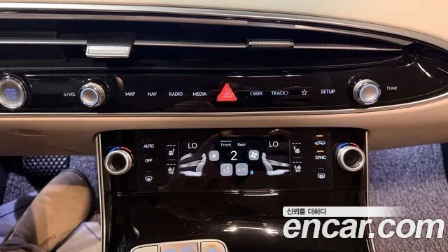 Genesis GV70 — Фото автомобиля 13