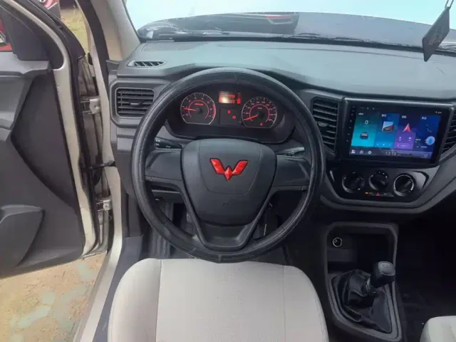 Wuling Hongguang V — Фото автомобиля 10