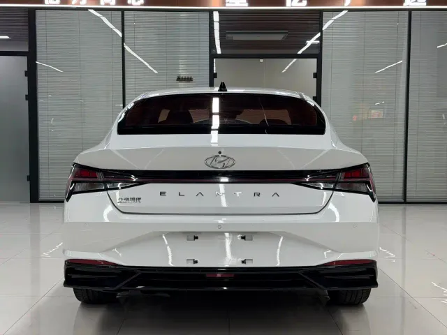 Hyundai Elantra — Фото автомобиля 20