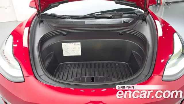 Tesla Model 3 — Фото автомобиля 6