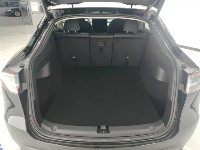 Tesla Model Y — Фото автомобиля 4