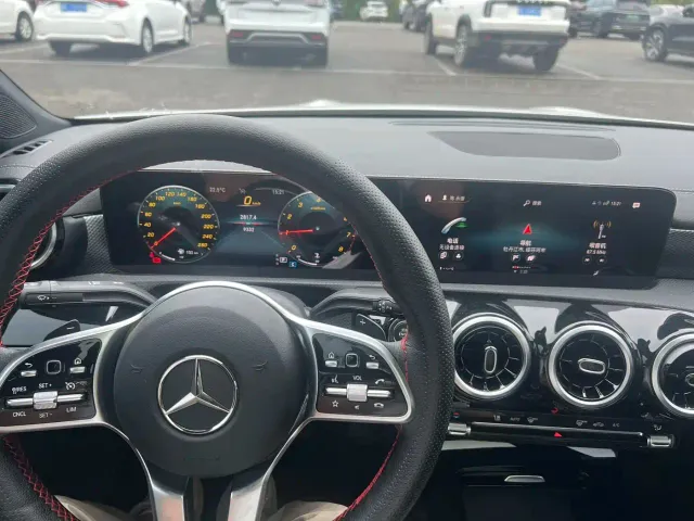 Mercedes-Benz A-Class — Фото автомобиля 11