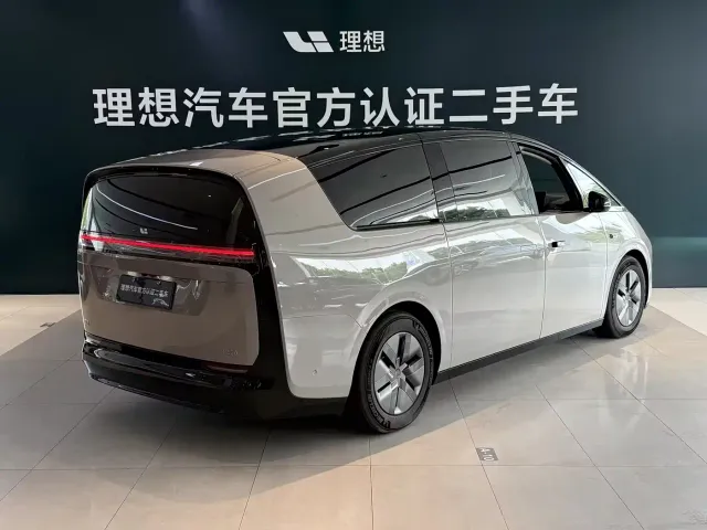 Li Auto MEGA — Фото автомобиля 2