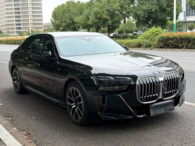 BMW i7 — Фото автомобиля 8