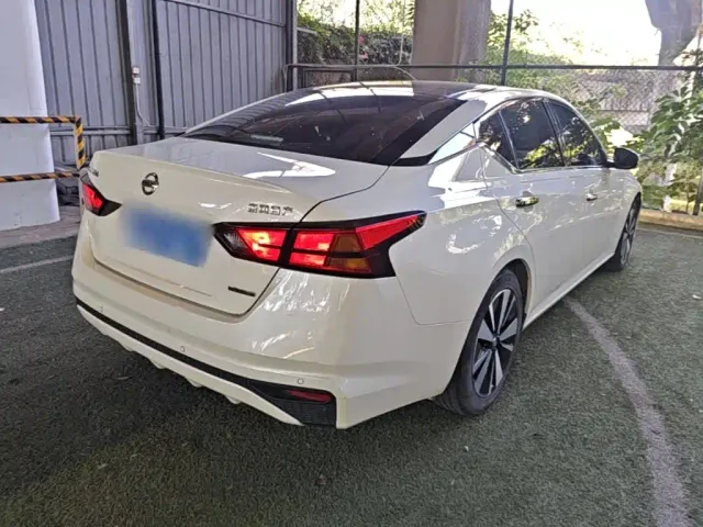 Nissan Teana — Фото автомобиля 6