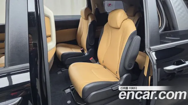 Kia Carnival Generation 4 — Фото автомобиля 12
