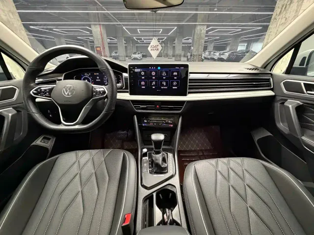 Volkswagen Tiguan L PHEV — Фото автомобиля 11