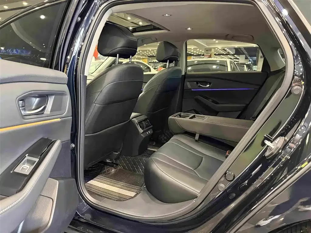 Honda Accord 2025 Sport Series 260TURBO Luxury Edition — Фото автомобиля 5