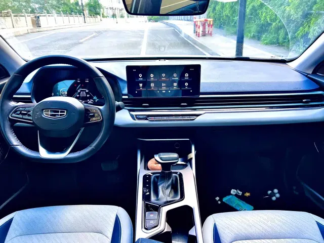 Geely Emgrand — Фото автомобиля 8