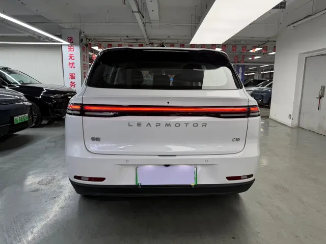 Leapmotor C10 — Фото автомобиля 11