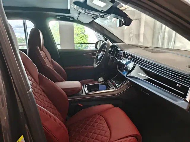 Audi SQ7 — Фото автомобиля 11