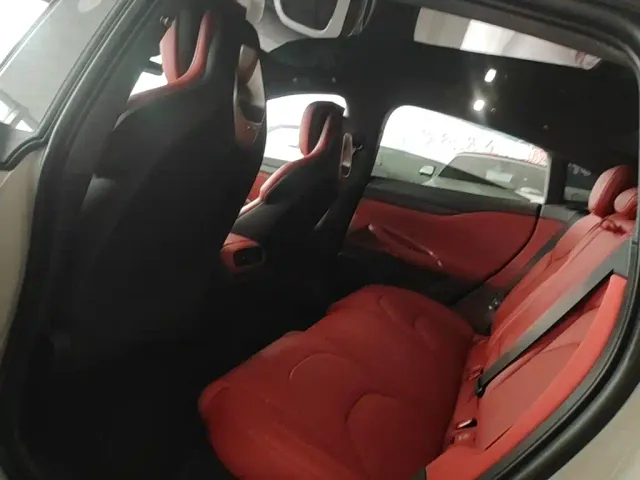 Xiaomi SU7 — Фото автомобиля 16