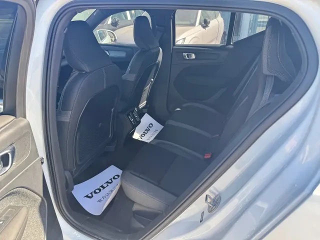 Volvo XC40 — Фото автомобиля 4