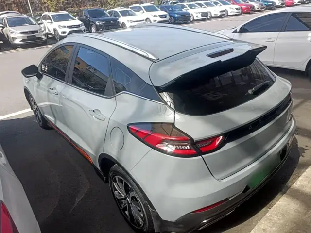 Geely Emgrand S — Фото автомобиля 4