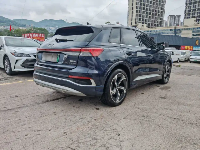 Audi Q4 e-tron — Фото автомобиля 9