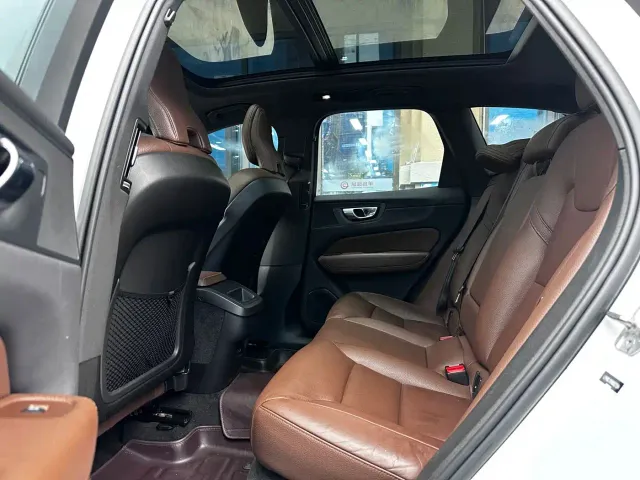Volvo XC60 — Фото автомобиля 12