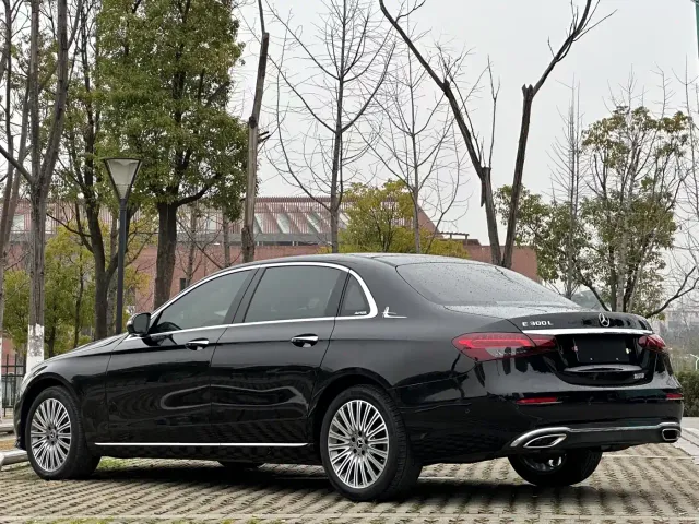 Mercedes-Benz E-Class — Фото автомобиля 9