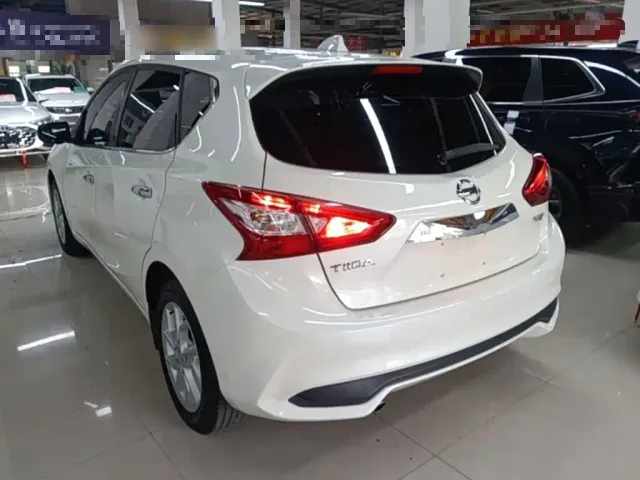 Nissan Tiida — Фото автомобиля 4