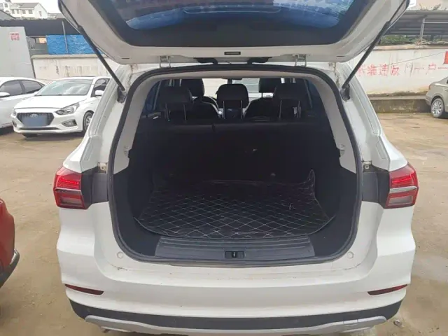 Roewe RX5 — Фото автомобиля 18
