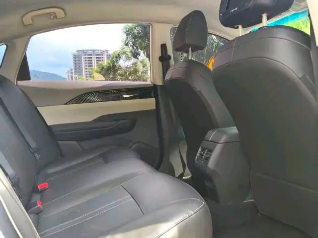 Dongfeng Fengshen E70 — Фото автомобиля 5