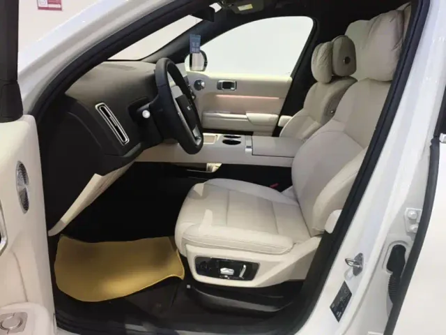 Li Auto L7 — Фото автомобиля 14
