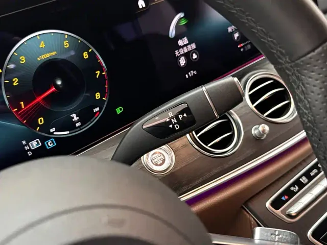 Mercedes-Benz E-Class — Фото автомобиля 18