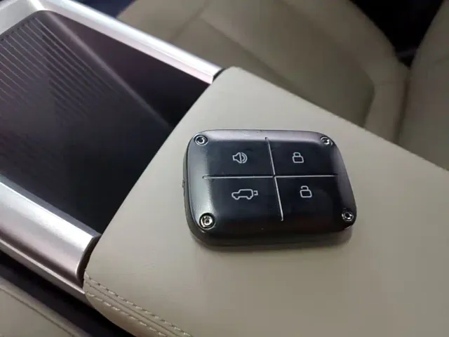 iCAR V23 — Фото автомобиля 8