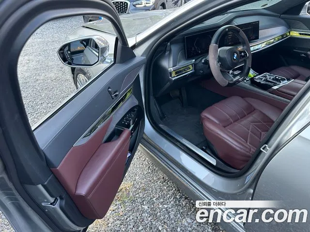 BMW 7 Series G70 — Фото автомобиля 10