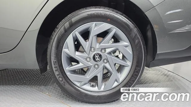Hyundai Avante CN7 — Фото автомобиля 6
