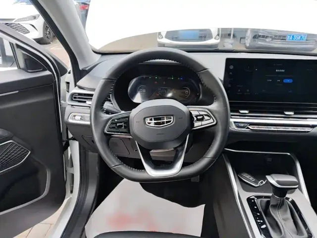 Geely Emgrand — Фото автомобиля 10