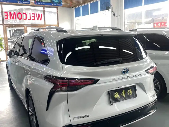 Toyota Sienna — Фото автомобиля 8