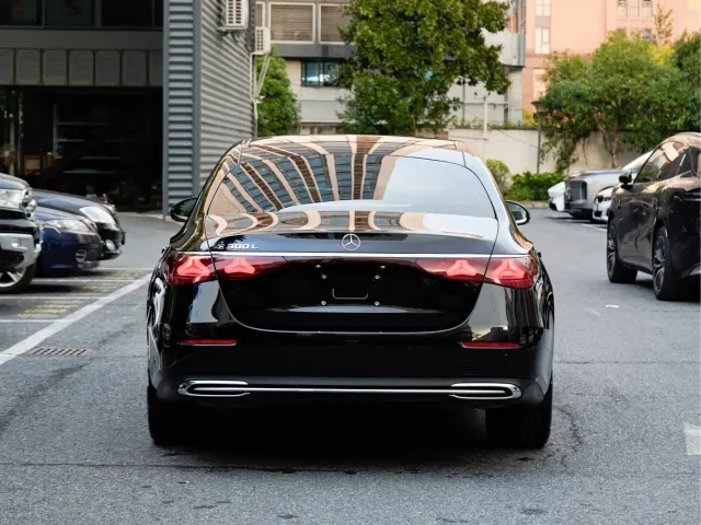 Mercedes-Benz E-Class — Фото автомобиля 5