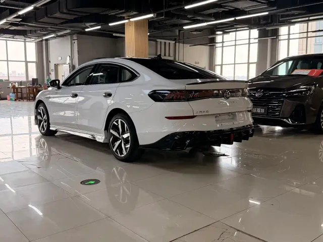 Volkswagen Lamando — Фото автомобиля 18