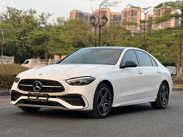 Фотография автомобиля — Mercedes-Benz C-Class