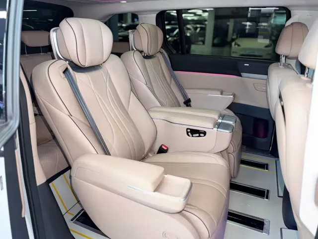 Xpeng X9 — Фото автомобиля 9
