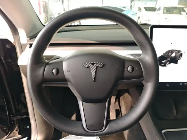 Tesla Model Y — Фото автомобиля 10