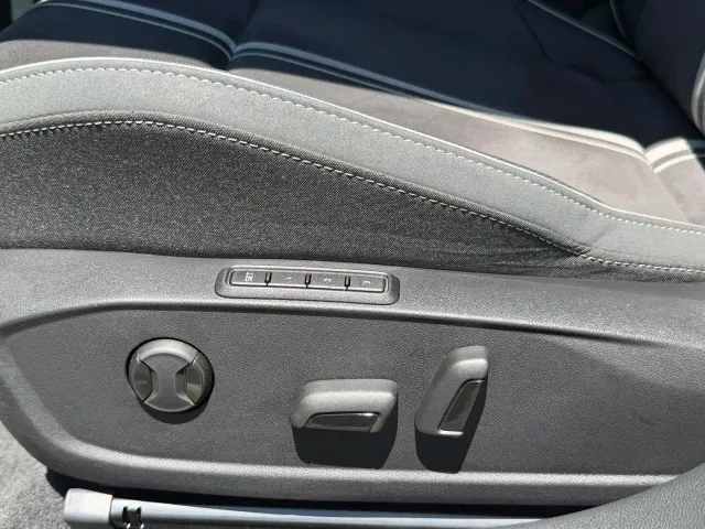 Volkswagen Golf — Фото автомобиля 30