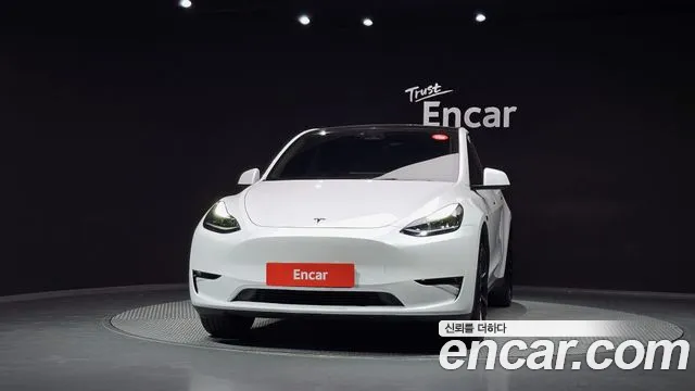 Tesla Model Y — Фото автомобиля 3