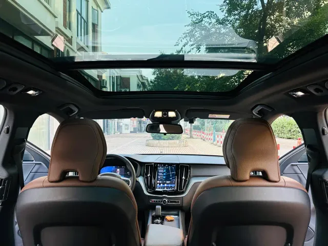 Volvo XC60 — Фото автомобиля 11