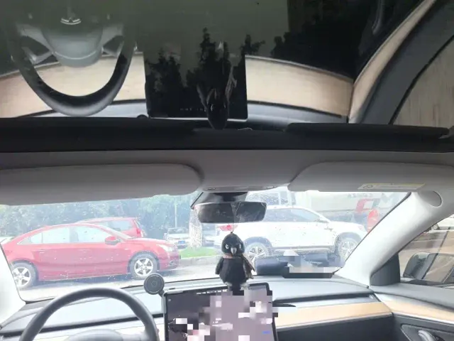 Tesla Model 3 — Фото автомобиля 19