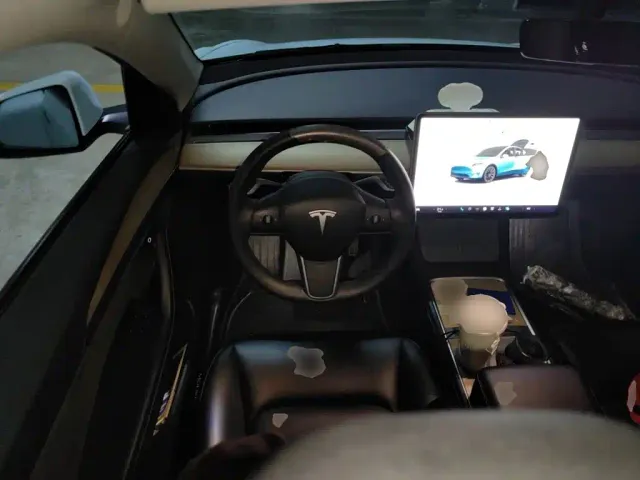 Tesla Model Y — Фото автомобиля 6