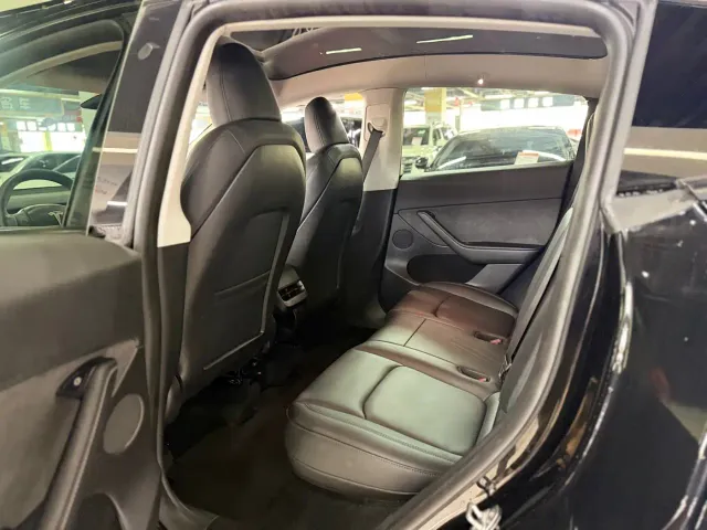Tesla Model Y — Фото автомобиля 8