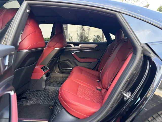 Audi A7L — Фото автомобиля 12