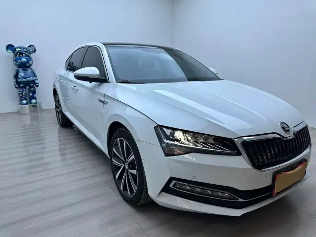 Skoda Superb — Фото автомобиля 2