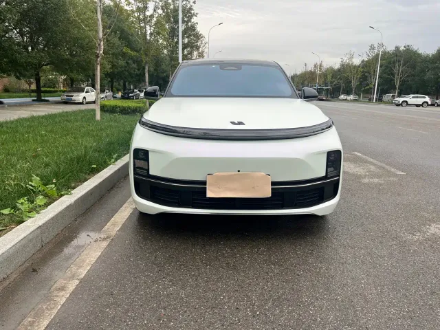Li Auto L8 — Фото автомобиля 2