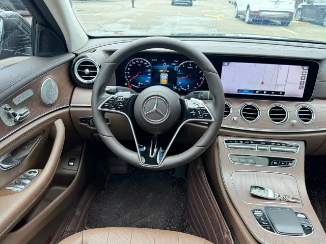 Mercedes-Benz E-Class — Фото автомобиля 7